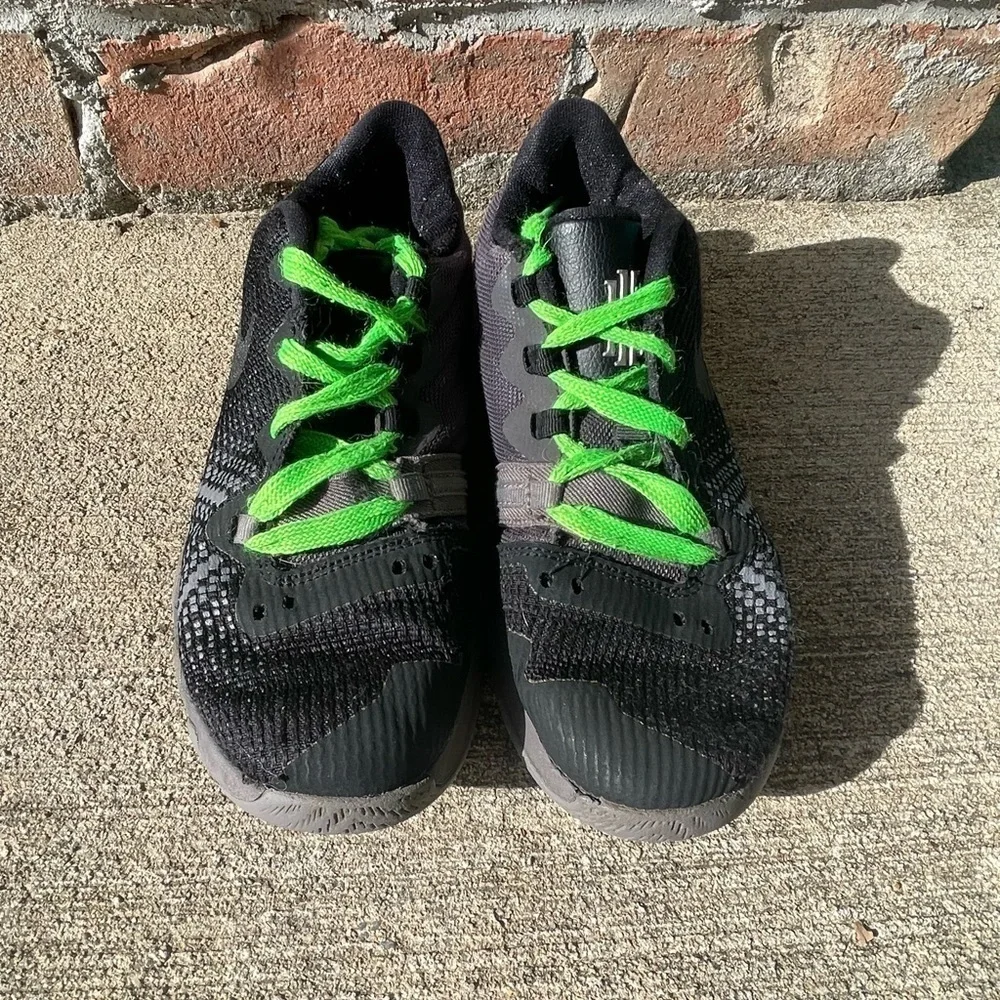 Kids Nike Kyrie Flytrap size 2.5Y